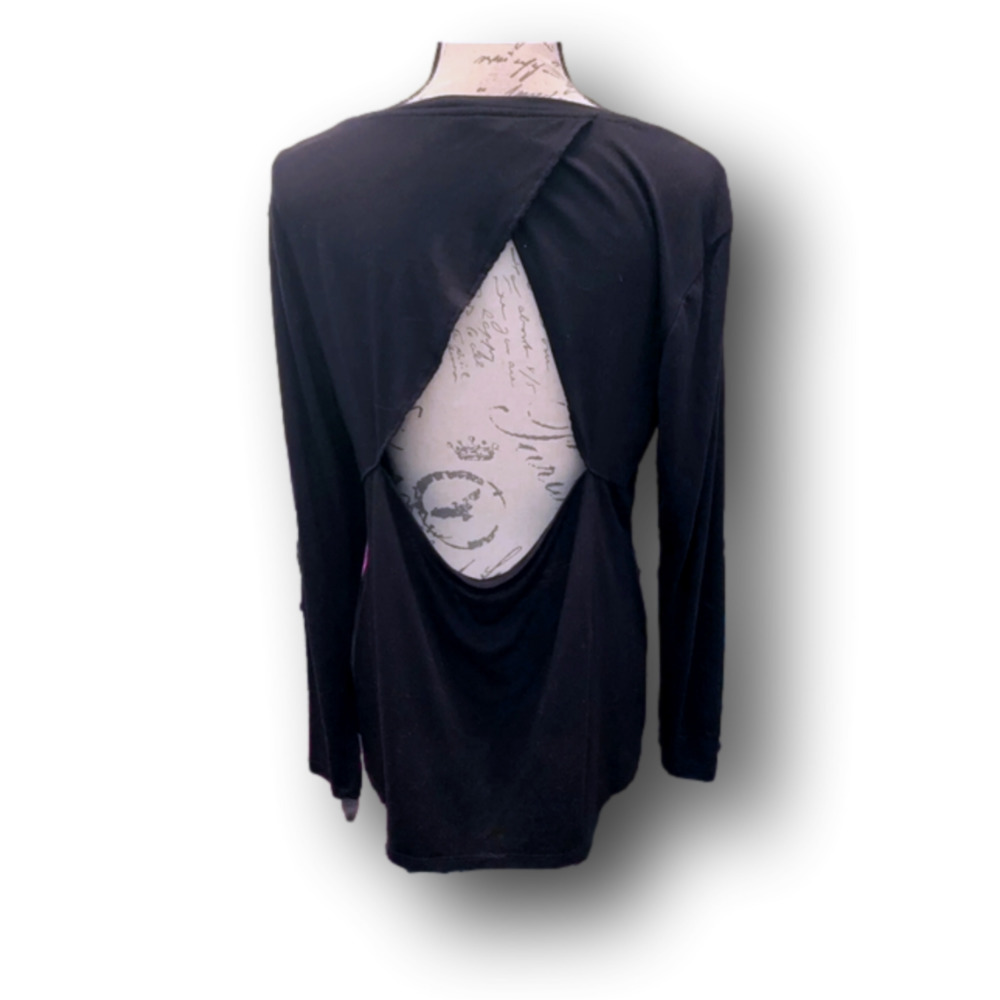 Old Navy cut out back long sleeve active tee
